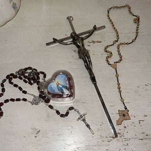 Lot of rosaries & crucifix Inri cross